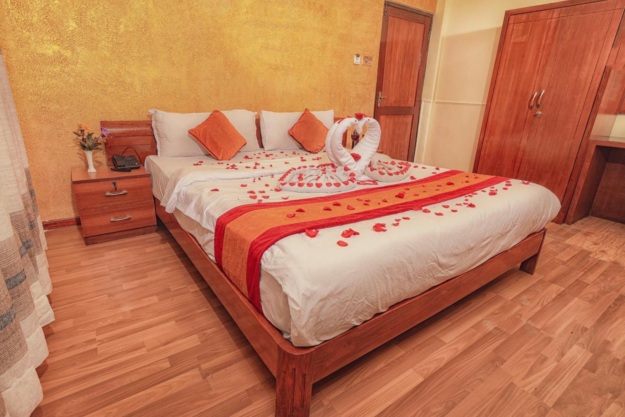 Royal Kings Hotel Kathmandu Exterior foto